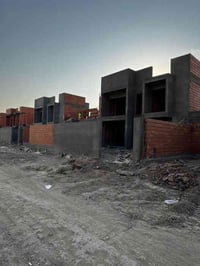 بيت للبيع ٢٠٠ متر طابق ونص بلوك ١٨ شارع ١٥ ربع ثاني  حاليا البيت هيكل ...