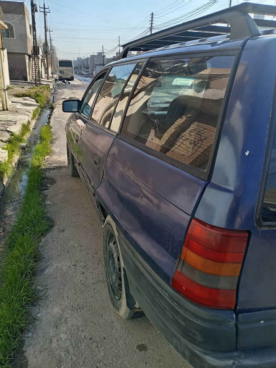 اوبل استرا موديل ٩٣ بدون ضرر بدون حادث صبغ حزام جماليه. رقم بغداد السنويه لل ٢٦ باسمي اني صاحبها. سعر ٤٢ وبيها مجال حك الجيه. مكان السياره الموصل..*********** بي واتس اب
