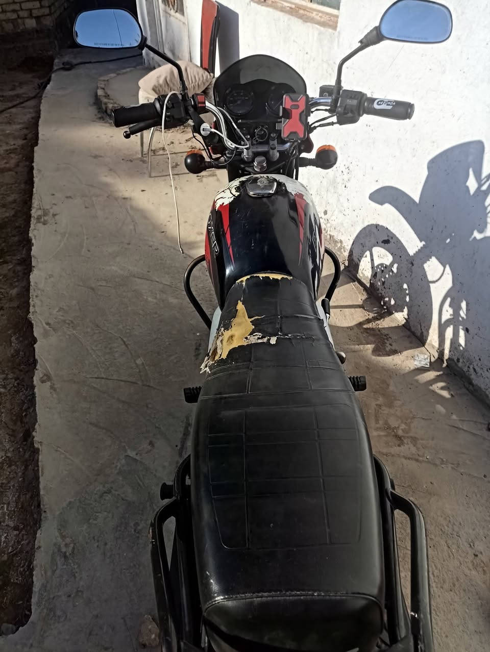 بوكسر جبلي موديل 22 اوراق اصولي( وكيله السلامي) يعني دراجه تترقم شرط الترقيم بيه ستاند و UBS زوج تاير جديد  هستوني شادهن كهربائيات كله شغاله  نكره سلف هورن  لايت زنون ناصي عالي اشاير كلهن شغاله دبلات كله مكفوله دراجه متعوب عليه و عليه ادامه كامله محرك بعده ب الضمان دراجه جاهزه متذب عليه ولا فلس  سعره كلش مناسب  ب النسبه لنضافته و سعر السوك مليون قفله 
***********
*********** بيهن واتس اب
