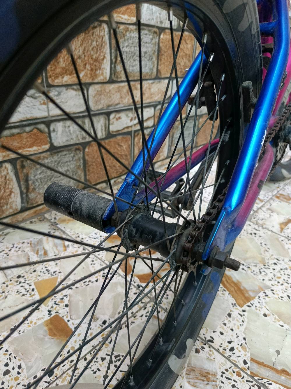 ‏سلام عليكم بايسكل للبيع نوع bmx سبع الوان  GT مال حركات امريكي تايره موشم سعر ١٩٠ وبي مجال المكان بغداد مدينه الصدر والتواصل واتساب هذا الرقم. "***********