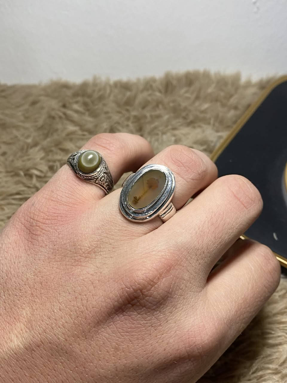 السلام عليكم نوادر العقيق الشجري المصور( 🌹ورده)
صياغة يدويه قياس (23) ما ابيع فضه ابيع خاتم مصور
وبدون مراوس رجائا والسعر مرتفع ***********
