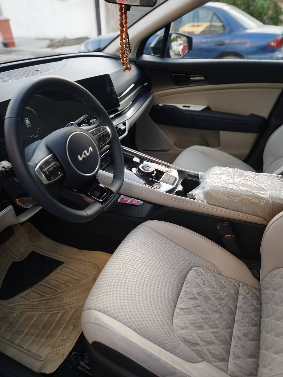 كيا سبورتج 2024 خليجي حجم لارج هايبرد لون زيتوني  رقم بغداد سنويه باسمي ماشيه (12) الف كيلو مواصفات الفول الفول VIP مكفولة من كل شي بدون رصعه او شخط
عنوان الجادرية 

مواصفات
محرك 2000 هايبرد
بنوراما 
هاندر بريك بصمه + اوتو هولد + مانع نزلاق + مانع نحدار 
كير ماوس
جنطة كهرباء
شاحن واير ليس للهاتف النقال ستيرن رياضي D + شفتات ستيرن 
لايت وبكلايت فول LED
حساسات امام وخلفي 
كامرات عدد 4
جام سايق وبصفه دبل جام للعزل صوت
رادار امامي وخلفي وجانبي مع تحديد وتنبيه الخروج من المسار مع توقف ذاتي لتجنب الاصطدام
داخل لونين اوف وايت وازرق مع تطعيمات بيانو بلاك
كراسي كهرباء مع ذاكرة وتدفئة وتبريد  الكشنات الإماميه. والخلفيه تدفئه 
تحكم بكرسي بصف سايق من الخلف
تحكم دشبول لمس كامل مع انارة متغيره من الشاشه
سستم صوت هارمن كاردن
شاشه متصله مع العدادات
ايرباك 10 

*********** واتساب
