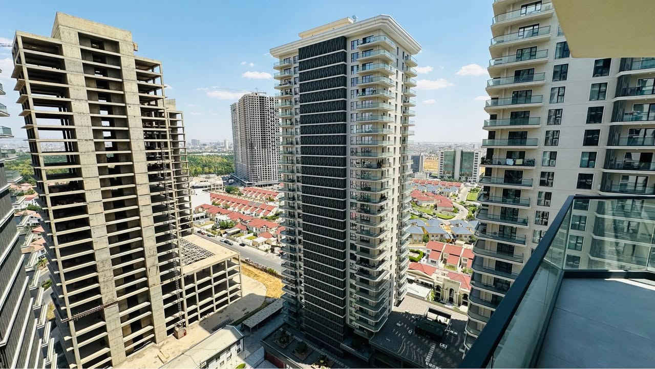 ✨ فرصة للإيجار في أفخم مشاريع أربيل ✨

شقة غرفتين وصالة مؤثثة بالكامل داخل Rami Towers، المشروع اللي يجمع بين الفخامة والراحة والخدمات المتكاملة 🌿🏙️
تتميّز الشقة بمساحة واسعة 170 متر مع أجواء راقية وإطلالات جميلة، إضافة إلى حدائق ومساحات خضراء وخدمات كاملة توفر أسلوب حياة مميز للسكان.  

📐 المساحة: 170 متر
💰 الإيجار: فقط 850$ شهرياً

إذا تبحث عن السكن الراقي والموقع المميز في أربيل، هاي فرصتك ✨

Abdullah-MIRAN 
*********** Singapore
