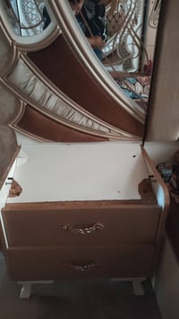 للبيع غرفه تركيه عنوان بغداد الشعله مستعجل ع بيعتها للاتصال 0771038343...