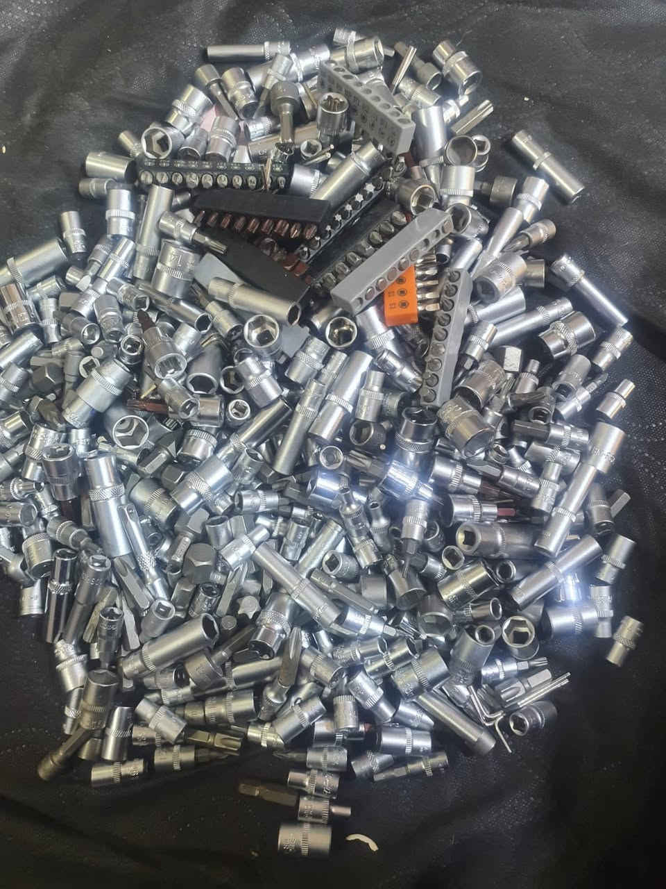 نبديها بلصلاة على النبي 
عدد يدوية لتواصل عل الرقم *********** ويوجد توصيل داخل الزبير فقط
