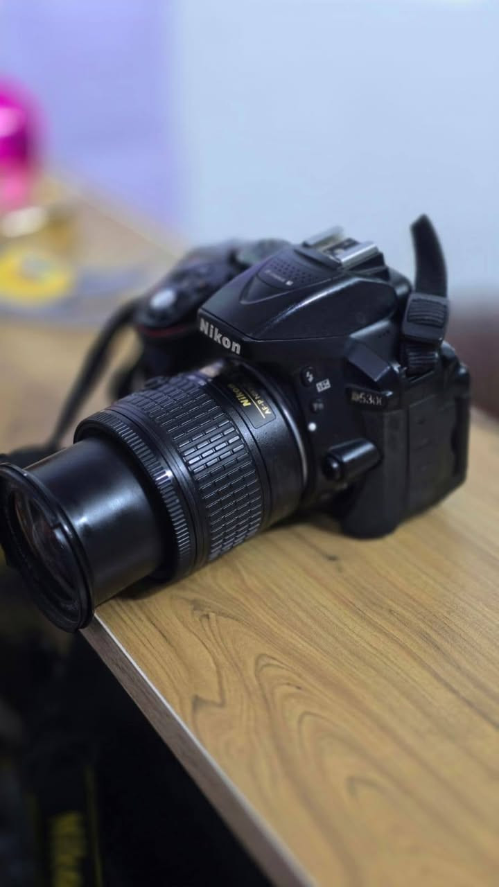 السلام عليكم كامره نيكون 5300
الملحقات 2بطاريه +شاحنه +حزام كتف
لبيع السعر خاص او الانتصال ***********//***********

