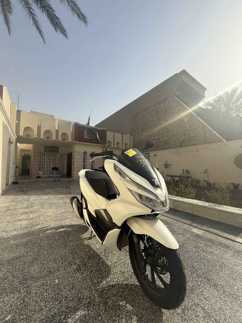 سلام عليكم للبيع دراجه PCx جيل ثالث  وارد كوري بصمة درجة حلو ونضيفة بمعنة الكلمة ماشية26.000 محرك برغي واحد مامفتوح بي كاملة مكملة مناقصهة شي كهربائيات كلهة شغالة السعر 15 ورقة وبيه مجال بسيط انتة شراي خابرني وتدلل مو شراي لاتعبني والسوك كلشي بي واني خادم اي استفسار ***********
