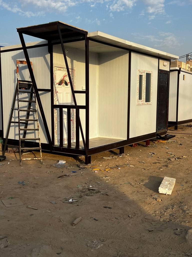 حداده الفن كافه ديكورات *********** 👉لا تحتار وحنه موجودين 
قمريات حديثه 
غرف سنويش 
حدائق خارجيه 
سكايلات حديثه 
قمريات غرف سندويش 
كافه اعمال الحداده 👈***********👉
