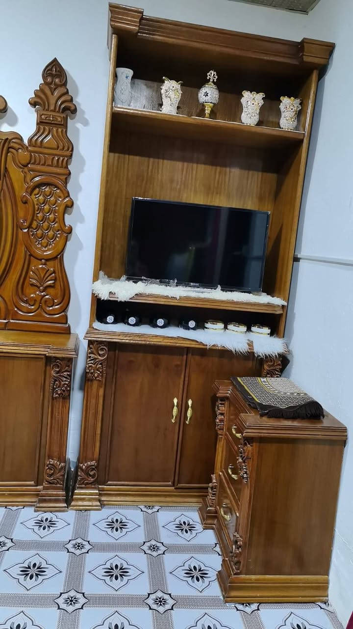 مكلف بالنشر غرفه خشاب للبيع بعده جديده للتواصل ***********
