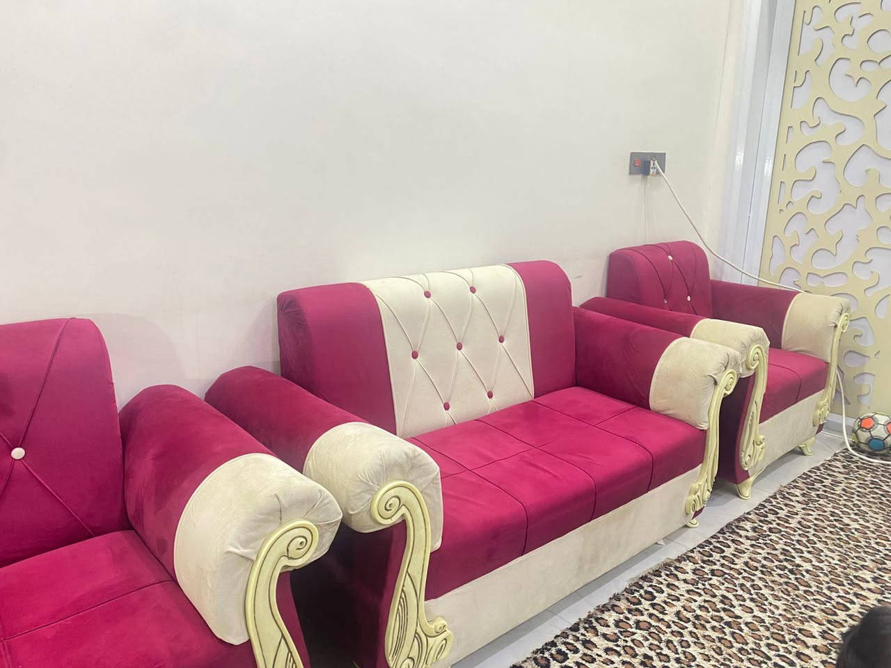 تخم للبيع يتكون من اثنين قنفات ثلاثيه ووحده ثنائية وكراسي اثنين
للاستفسار الاتصال ع الرقم *********** او واتساب
