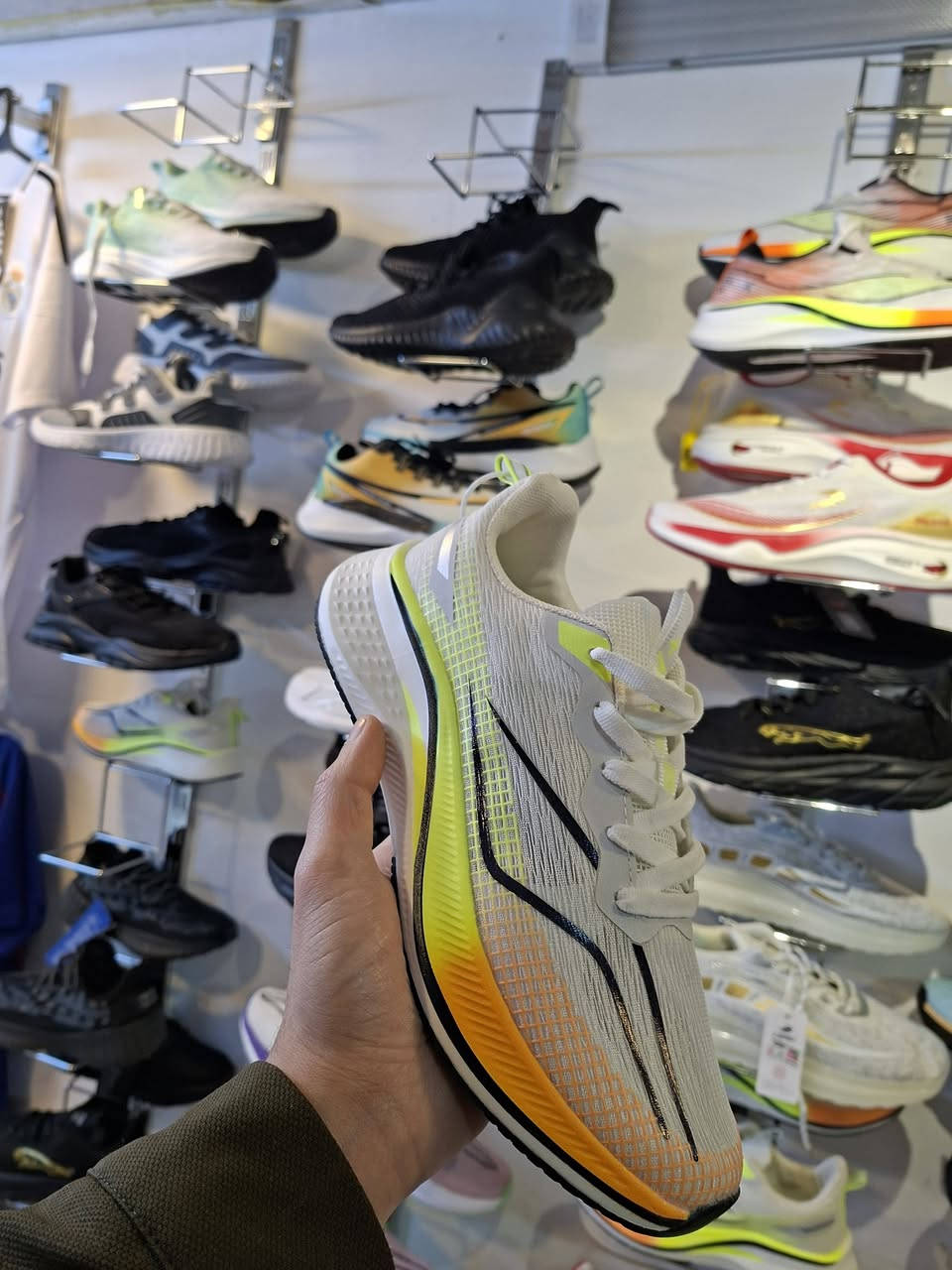 #اثير_للاحذيه_الاوربيه_باله_والجديد
#عرض_لمده_سبوع 
ترانشوز  اي قطعه داخل محل 10 الف  فقط 
العنوان / حبانيه سيسي سوق العصري مجاور قاعه البوريشه
يتوفر خدمه توصيل 3 الف جميع محافظات 
هـ/***********
