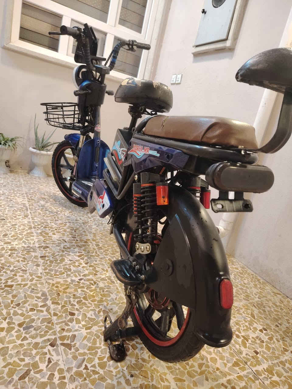 سلام عليكم شحن للبيع مستعجل على البيع
حجم 20
سرعة 99
4 بطاريات 
وبي بصمتين 
كلشي شغال بي 
سعر 125 وبي مجال 
موصل جانب ايسر ***********
