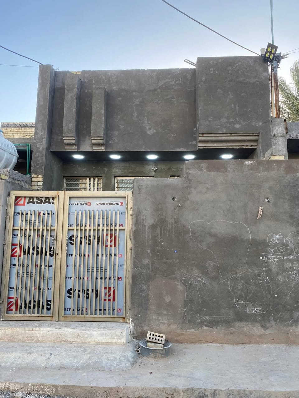 دار للبيع مساحه ١١٠ متر واجهه ٥ ونزال ٢٢  زراعي 
حي البتول شارع مدرسة الخيرات خلف اسواق النخيل بناء حديث طابق واحد كاشي سيراميك  بناء درجه اولا 
المطبخ منفصل عن الصاله  غرفه نوم 5-4.60
استقال 5.15 _3.50
بيتونه ٨ متر البيت جاهز للسكن 
متواجد واتس وفيس *********** مكلف بالنشر
