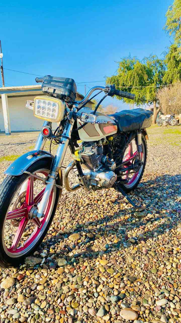 السلام عليكم..
مكلف بلنشر 
موطور بارت  محرك زين 
كهربائيات شغاله 
السعر.. 225 وبي مجال
***********
