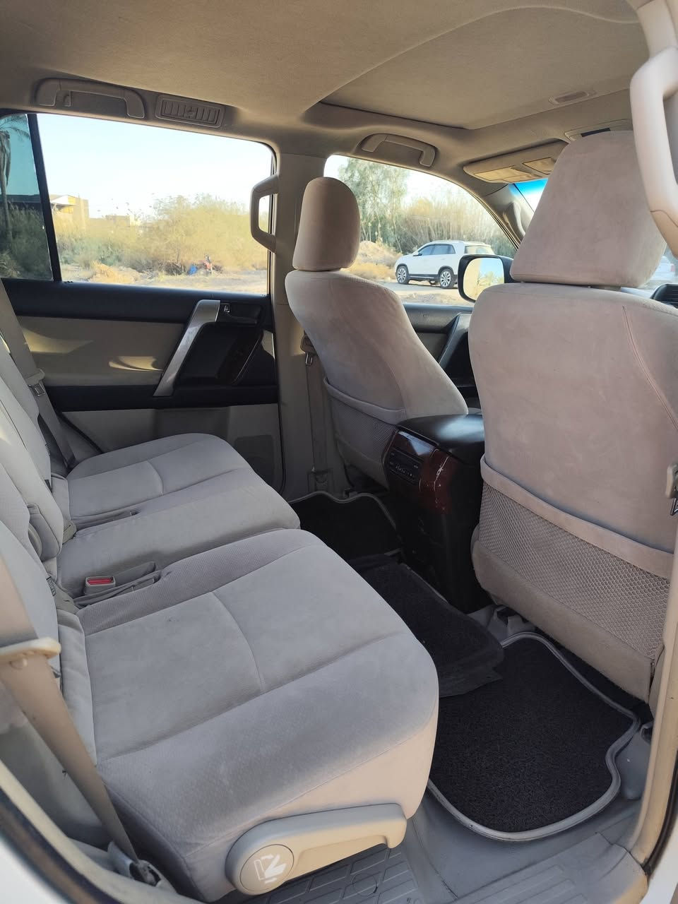 سيارة ابرادو خليجي كويتي موديل 10  TXI كفاله من الضربه بيها صبغ بنيد والقماره اثر جراد وصور جراد موجوده محرك والكير كفاله سته سلندر تبريد ثلاث قطع ثلاجه حداده تخم تاير دبل تانكي فتحة سقف إدامة كامله للسيارة من نوزلات وفيت بم وابلكات سيارة مال جناي السعر  220 وبيها مجال للشراي العنوان البصرة الرقم ***********
