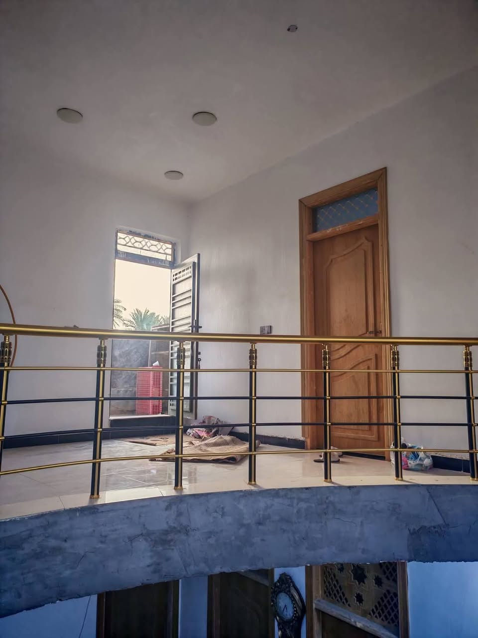 بيت مساحته ٣٤٠ متر تحويل مباشر يحتوي على ٤ غرف نوم ٢ الطابق الأول ٢ طابق الثاتي نوم وصاله كبيره ٢ ممرات عله طول البيت حديقه عرض الشارع ٧ متر البيت بناء ٢٠٢٤ كريطعه الثاني قرب ملعب السلام يبعد عن الملعب ٢٠٠ متر للاستفسار الاتصال على الرقم ***********
