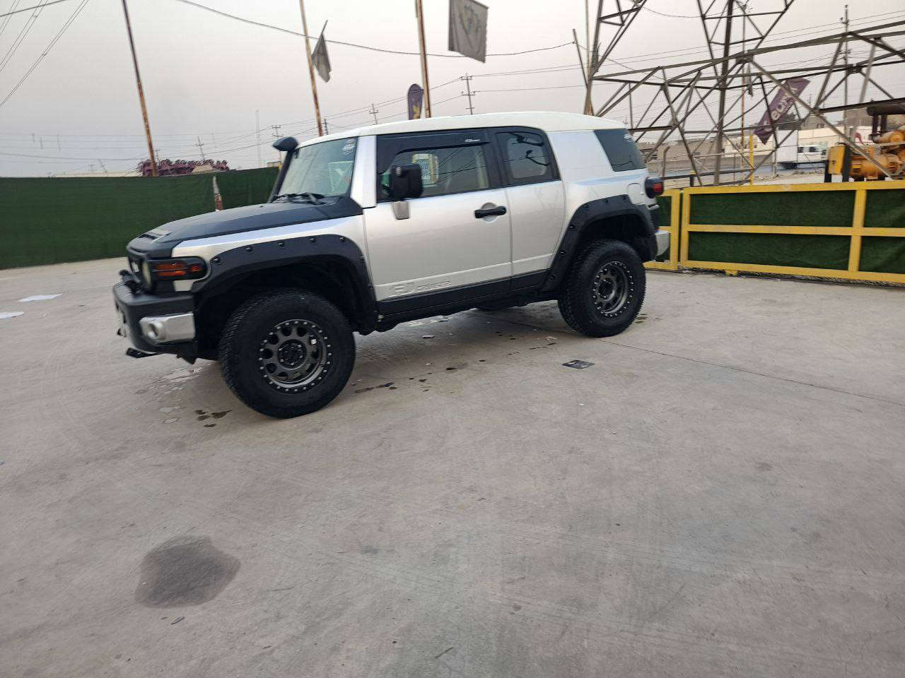 للبيع افجي موديل 2008
ماشيه 150 كم 
وارد امريكي 
بيها صبغ صفحة السكن 
شاشه جديده 
كامرا
سستم كفرات اسود 
شوتة خارجيه 
تاير جبلي
 وويل ميثود اصلي
حداديه جديده
مابيها اي نقص 
رقم بغداد بأسمي 
مكاني بغداد 
***********
وياها دبلات اولد مان +درع +سيبايه
