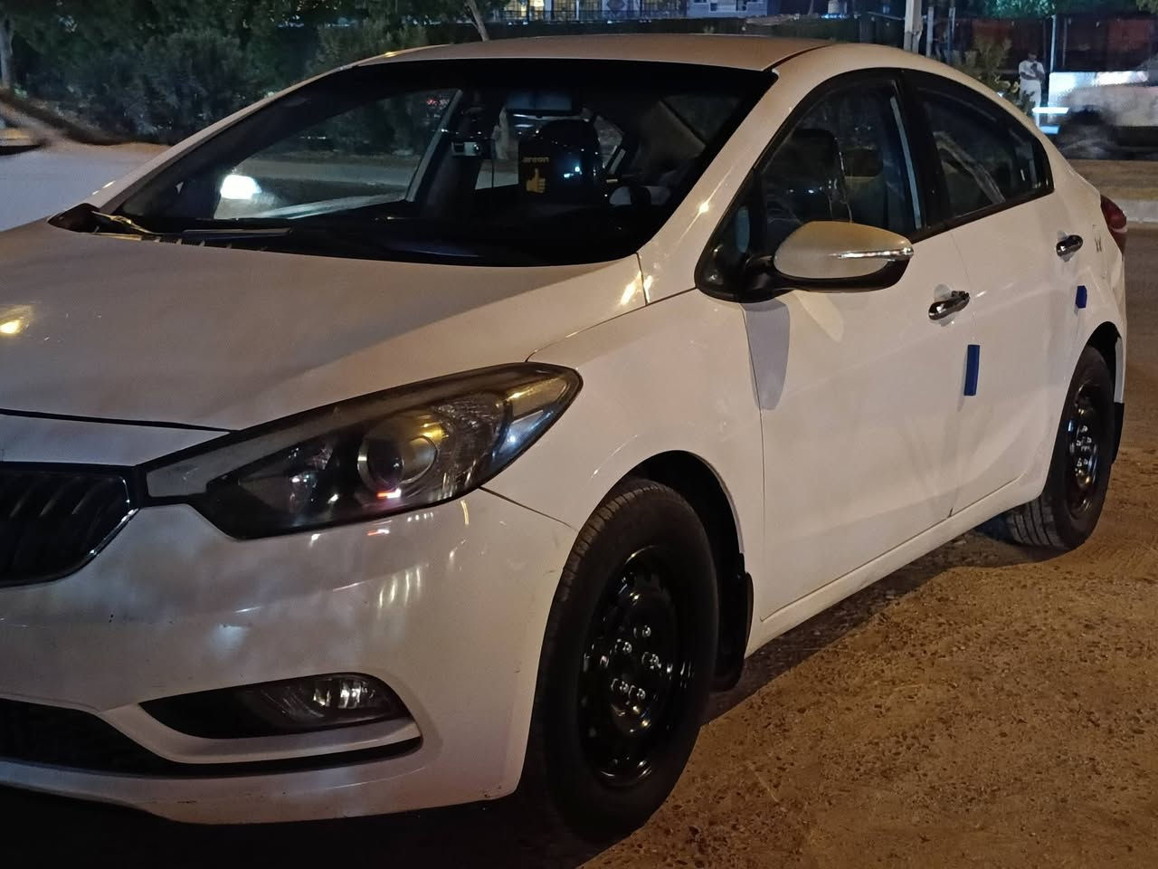 للبيع سيراتو 2014 محرك 1600 كير حرك رقم بغداد ماشيه 235 الف مكفول سياره جاهزه تخم تاير جديد لايت زنون بيها بنييد مصبوغ اثر شخوط وطخه بلجامغ الخلفي صغيره سياره خير من الله تدفئة شغاله
تبريد غاز ضاج وطلع من كيفه   سياره احلى من صور سعر 117 وبيها مجال سنويه ماساقطه 2027 شراي يتصل ***********
