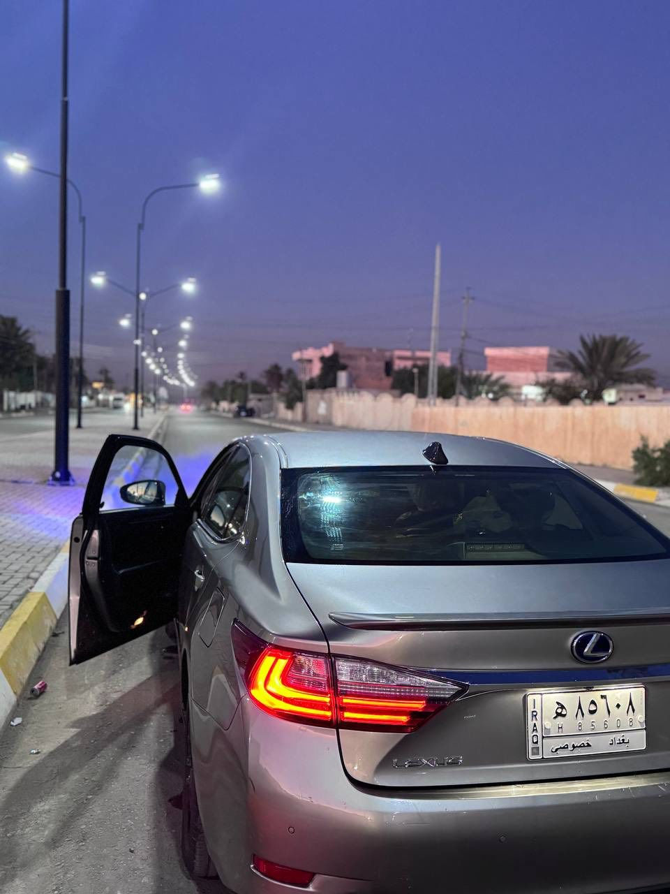 السلام عليكم لكزس es300h 2018 vip  ضرر صفحه رقم *********** ////*********** سعر مناسب
