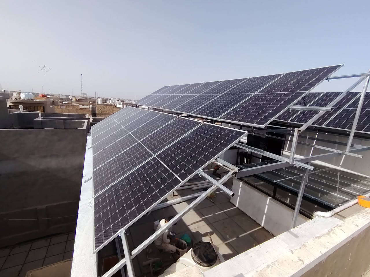 لا تتردد باقتناء منضومه الطاقه الشمسيه 
استثمارك الأفضل 🧠🗣️
تم الانتهاء من تجهيز وتنصيب منضومه طاقه شمسيه في حي الجامعة بمقدار 
60A نهاري و 60A ليلي لمده 4ساعه 
بالاعتماد على 
1-  انفيرتر 10kw ip66 ضمان 5سنه 
2- بطاريه 15.5kw ضمان 5 سنه 
3- ألواح لونجي 620w ضمان 15سنه 
ملاحظة / نحن لسنا الوحيدون لكن نحرص على اقتنائك أفضل منضومه طاقه شمسيه 

للحجز و الاستفسار تواصل واتساب
قسم الصيانه/ ***********
قسم المبيعات / ***********
