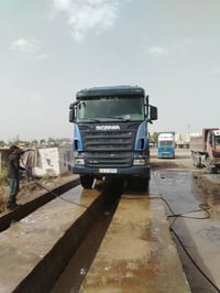 سكانيه للبيع موديل ٢٠٠٥ مربوطه مجموعه جبليه كير ٩٠٠ تخم تاير جاهزه الع...