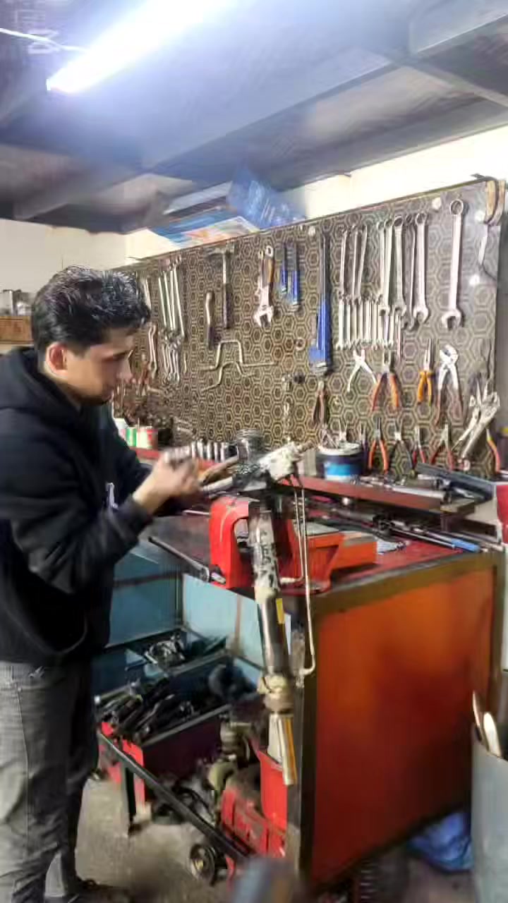 ومن الله التوفيق🤲
 تچفيت استيرن كيا پنكو

ورشه تصليح السيارات من حداده طخم  +تصليح باور استيرن مع ضمان جميع أنواع السيارات    العنوان موصل مجمع السلام قرب بانزخانة التأميم  رقم المحل 8
بإدارة رعدچنو وحازم الخيرو 

***********
*********** واتساب
