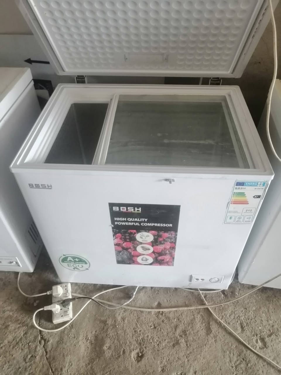 مجميده حجم 10 قدم عنوان مخيم كبرتو تابع دهوك رقم واتساب *********** محل بيوار شنكالي رقم واتساب *********** توصيل دهوك سنجار زاخو فقط
