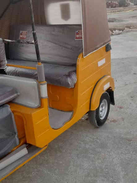 السلام عليكم تكتك للبيع موديل 20شهر 6رقم وسنويه تحويل ثاني يوم العنوان بغداد ***********
