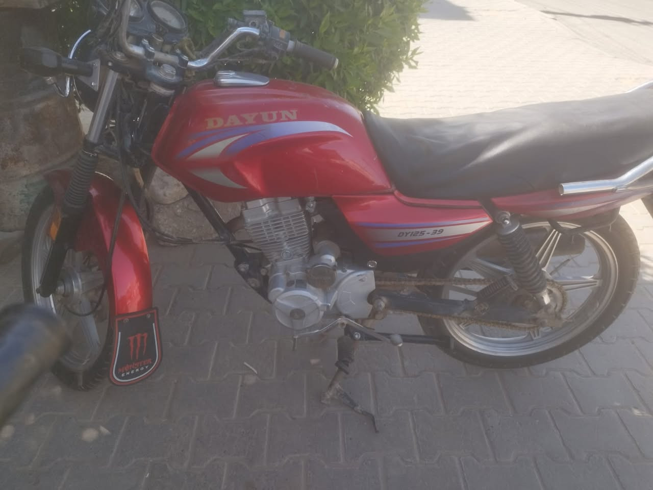للبيع دراجة دايوند موديل ٢٠١٨ مكينه جديده  كهربائيات كله شغاله نظيفه  جدا السعر ٦٠٠الف بيه مجال شويه أوراق اصليه بس الوصل استنساخ رقم الموبايل *********** اتصال فقط مااجاوب خاص
