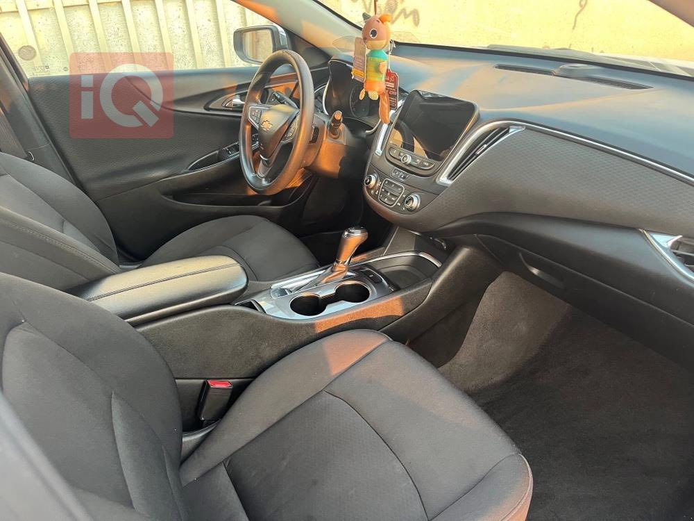 السلام عليكم ورحمة الله
للبيع سيارة: شوفرليت ماليبو (LT) لون سلفر

 

•الضرر: بارد فقط بنيد وجاملغ امريكا

بالعراق اللي اخذتهة منهم المراة طاختهة بالجاملغ الخلفي ومصبوغ ربعة بدون حار

صور الضربه موجوده بالمنشور

•الرقم: سليمانية

السياره مرقمه وكامه  

•المواصفات :

السيارة: شوفرليت ماليبو LT 

الموديل: 2020

المحرك: 1.5 تربو (اربعة سلندر)

العداد: 116 الف ميل حقيقي

حجم الويل: ويل كب اصل حجم 19 مع طقم تايرات بحالة ممتازة

لايتات زينون مع كشافات دعامية LE

بصمات عدد 2 للأبواب مع بصمة جنطة وبصمة تشغيل وتشغيل عن بعد

كامرة خلفية دوارة اصل مع الستيرن

شاشة الدشبول حجم كبير (ايباد)

غرفة السيارة نظيفة  السيارة قماش اسود

تحكم فول كهرباء لكرسي السائق

قطعتين تبريد امامي وخلفي

تدفئة لكراسي المقدمة

تشغيل عن بعد

تحكم ستيرن جهتين بلوتوث وحاكية وكروس سرعة وتحكم صوت 

نظام ABS مانع انزلاق

مكان السياره بغداد

السعر المطلوب: ١٢٥

وبيها مجال
***********
