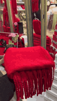 ✨ سكارف ميكاسا الترند وصل! ✨ القطعة بس 20 ألف والتوصيل مجاني لكل المحا...