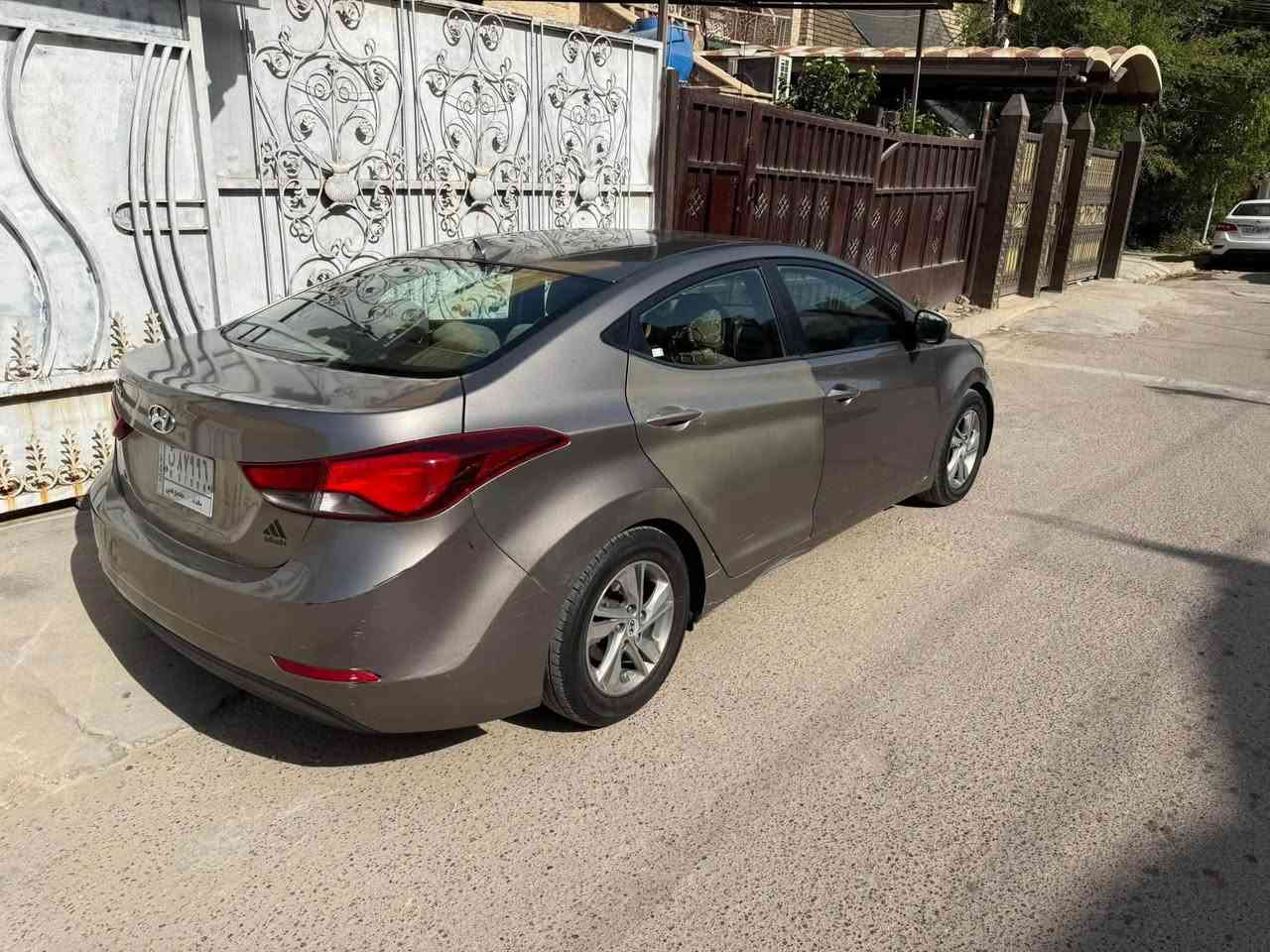 السلام عليكم النترا ٢٠١٥ امريكي حادثها جاملغ سايق مصلح نفسه بدون دواخل وباب خلف السايق كلير وبالعراق بيها طخه بالباب الخلفيه ومصبوغه وباقي كفاله سياره بلاديه مكفوله من الدواخل رقم بغداد تحويل مباشر سنويه جديده تبريد شغال تخم تاير جديد سياره جاهزه السعر ٩٢ وبيها مجال بغداد الزعفرانيه *********** م ***********
