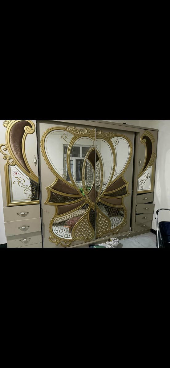 غرفه تركيه 9 قطع اخت الجديده استعمال قليل ماخذهه مليون و600 مستعجل عبيعتهه السعر 750 يوجد خدمه توصيل بكروه *********** الشراي يراسلني وات ساب
