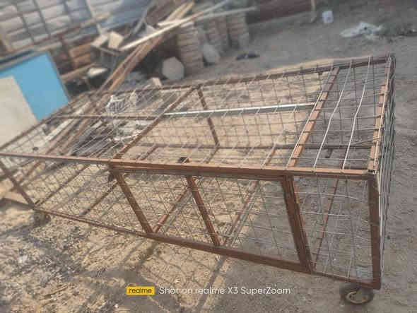 سلام عليكم ميز حديد البيع سعر150وبية مجال طول الميز 2ونص العنوان كرمة علي رقم ***********
