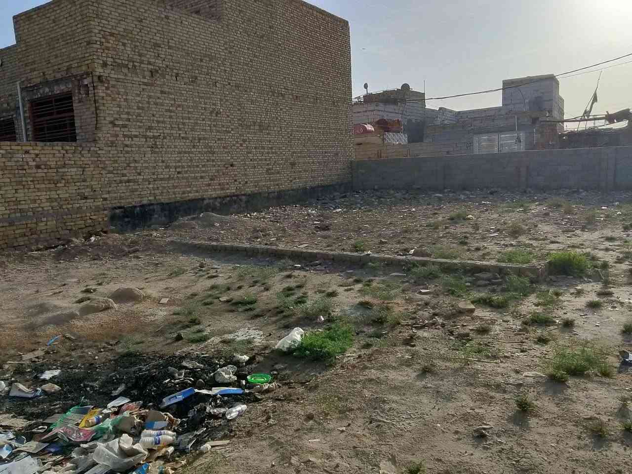 السلام عليكم عرصه للبيع مساحتها 200 متر + فضله 60 متر العرصه طابو زراعي سند 25 مرقمه بلبلديه ماي اساله بنصها الكهرباء فوكاها تبعد عن الشارع التبليط 100 متر عرصه كلش حلوه ومرتبه مسيجه بلوك ومناسبه مكانه الديوانيه حي الفرات قرب الطاقه الكوريه لاتقيس ع تصوير الله شاهد ضالمها روح وشوفها بالواقع اني مكلف بالنشر هذا رقم راعيها وخابره العرصه مناسبه والله رقم راعيها ‏‪0780 843 0341‬‏
