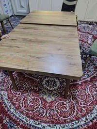 ميز طعام • بدون كراسي