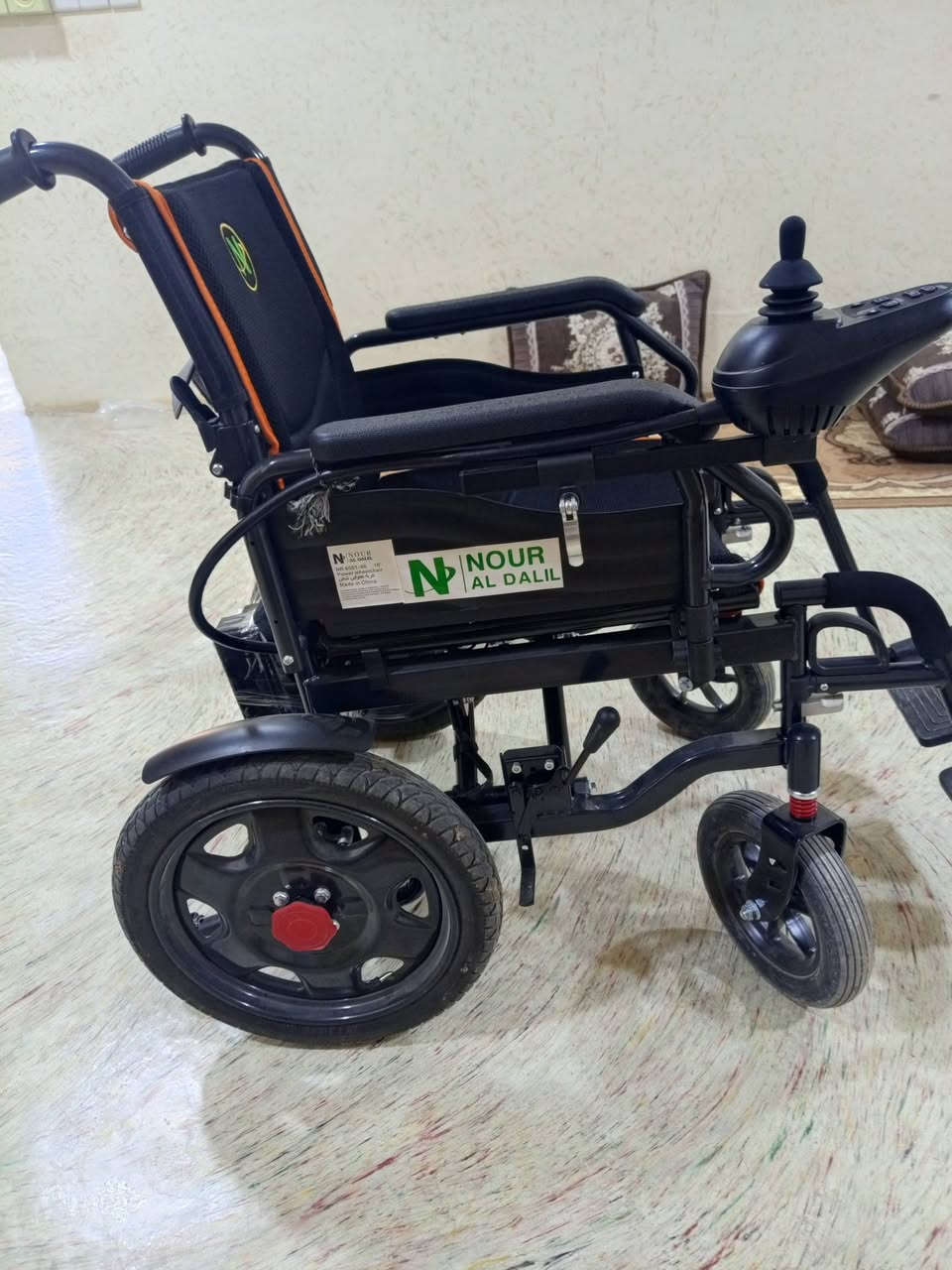 للبيع كرسي كهربائي مستخدم شهر نضيف علفحص 
السعر 400 الف وبي مجال 
الاتصال على الرقم ‏‪***********‬‏ بي واتساب خاصه مامتواجد  التواصل مع صاحب الرقم فقط
