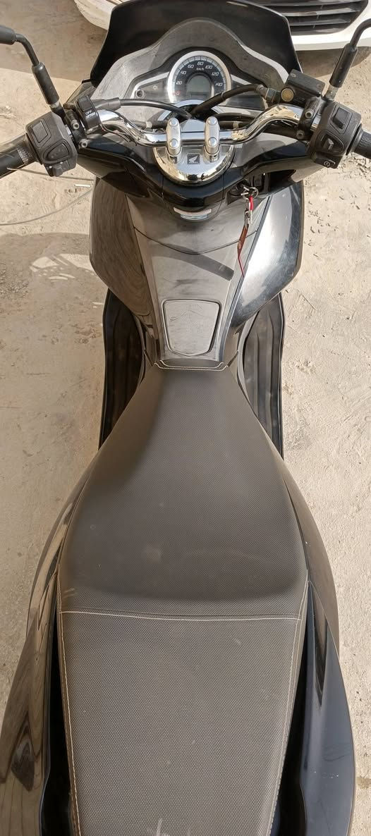 سلام عليكم دراجه pcx جيل ثاني وارد ياباني و الدراجه ماشيه 30.000الف و الدراجه كفاله عامه وبيها ورقه مزاد +صالنصه رياضي وشوته رياضي مال رمبه و الدراجه نضيفه تجي وتشوفه والسعر مليونين و ٨٠٠ وبيه مجال


**إذا كنت صاحب هذا الإعلان وتريد حذفه لأي سبب، رجاءا أرسل رسالة إلى الدعم الفني**