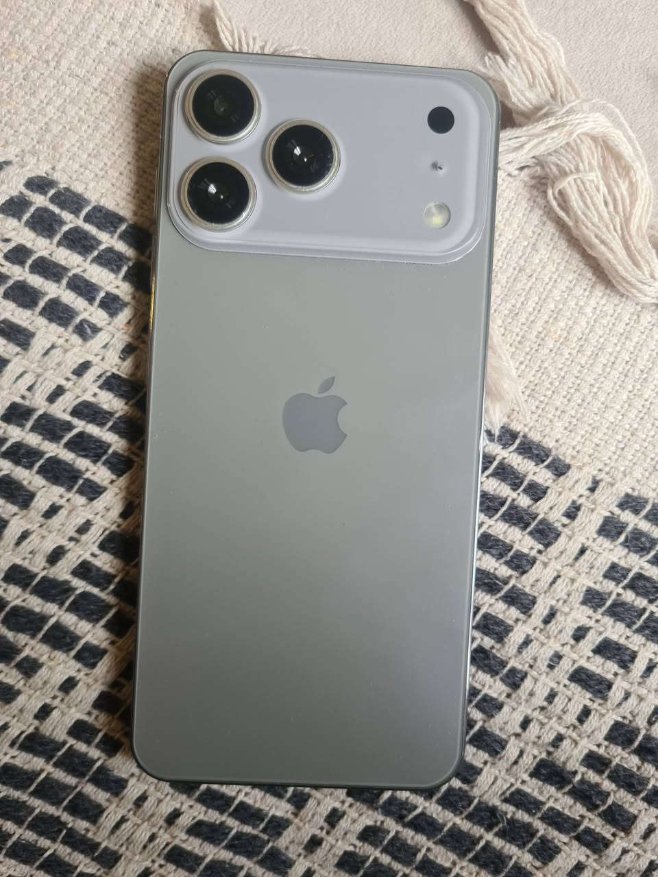 السلام عليكم ايفون 17 كوبي (تقليد) جديد نظام اندرويد للبيع 75 الف وبية مجال*********** واتس اب
