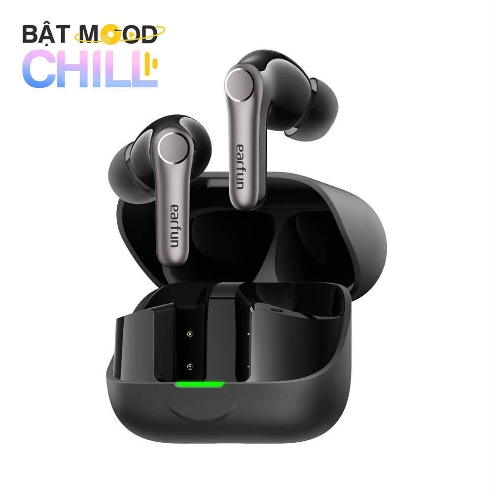 🔥 سماعة العُمر الطويل والعزل الكامل وصلت! EarFun Air Pro 4+ 🔥
إذا كنت تبحث عن سماعة تفصلك تماماً عن ضوضاء الشارع وتمنحك بطارية خيالية وصوت نقي، فهذا هو خيارك الأفضل بدون منافس!
📦 أهم المواصفات والمميزات:
 🤫 عزل ضوضاء احترافي (Hybrid ANC): ميزة إلغاء الضوضاء النشط الهجين الذكي لعزل أصوات المحيط بالكامل، لتستمتع بنقاء تام أثناء المكالمات والاستماع.
 🔋 بطارية عملاقة: تشغيل مستمر يصل إلى 12 ساعة للشحنة الواحدة (عند إيقاف العزل)، وإجمالي 54 ساعة كاملة مع علبة الشحن!
 ⏱️ شحن خارق السرعة: 10 دقائق شحن فقط تمنحك 3 ساعات من الاستماع المتواصل.
 🎵 صوت احترافي وفائق الدقة: تدعم تقنيات الصوت الفاخرة LDAC و Hi-Res Audio Wireless لتستمتع بكل تفاصيل الصوت.
 🧠 أداء ذكي ومستقر: مدعومة بمعالج Qualcomm® aptX™ Adaptive لثبات اتصال ممتاز وبدون أي تأخير (Delay) في الألعاب والفيديوهات.
 🔌 شحن مريح: تدعم الشحن اللاسلكي الذكي بالإضافة إلى منفذ USB-C.
 🏆 تصميم عالمي: حائزة على جائزة التصميم الشهيرة Red Dot Award


**إذا كنت صاحب هذا الإعلان وتريد حذفه لأي سبب، رجاءا أرسل رسالة إلى الدعم الفني**