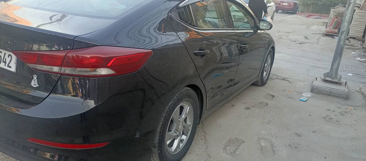 السلام عليكم 
النترا 2017 وارد امريكي صبغ دعاميه فقط بدون ايرباك
محرك حجمه 2000 السياره احلى من الصور مواصفات شاشه كامله خلفيه نظام سبورت ويكو تحكم ستيرن السياره ليبل واحد محرك بي صوت مال رواجز فقط السياره رقمه بغداد دولي باسمي تحويل ثاني يوم السعر 115 بيه مجال بسيط مكاني بغداد البياع حي الشهداء ***********
