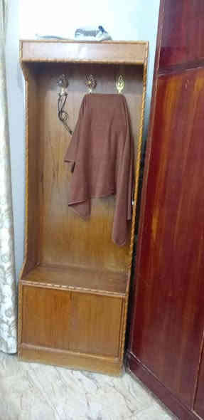 سلام عليكم شباب يوجد غرفت خشب حطاطه نضيفه سعر 700 وبيهه مجال اليريد يتواصل عرقم***********
