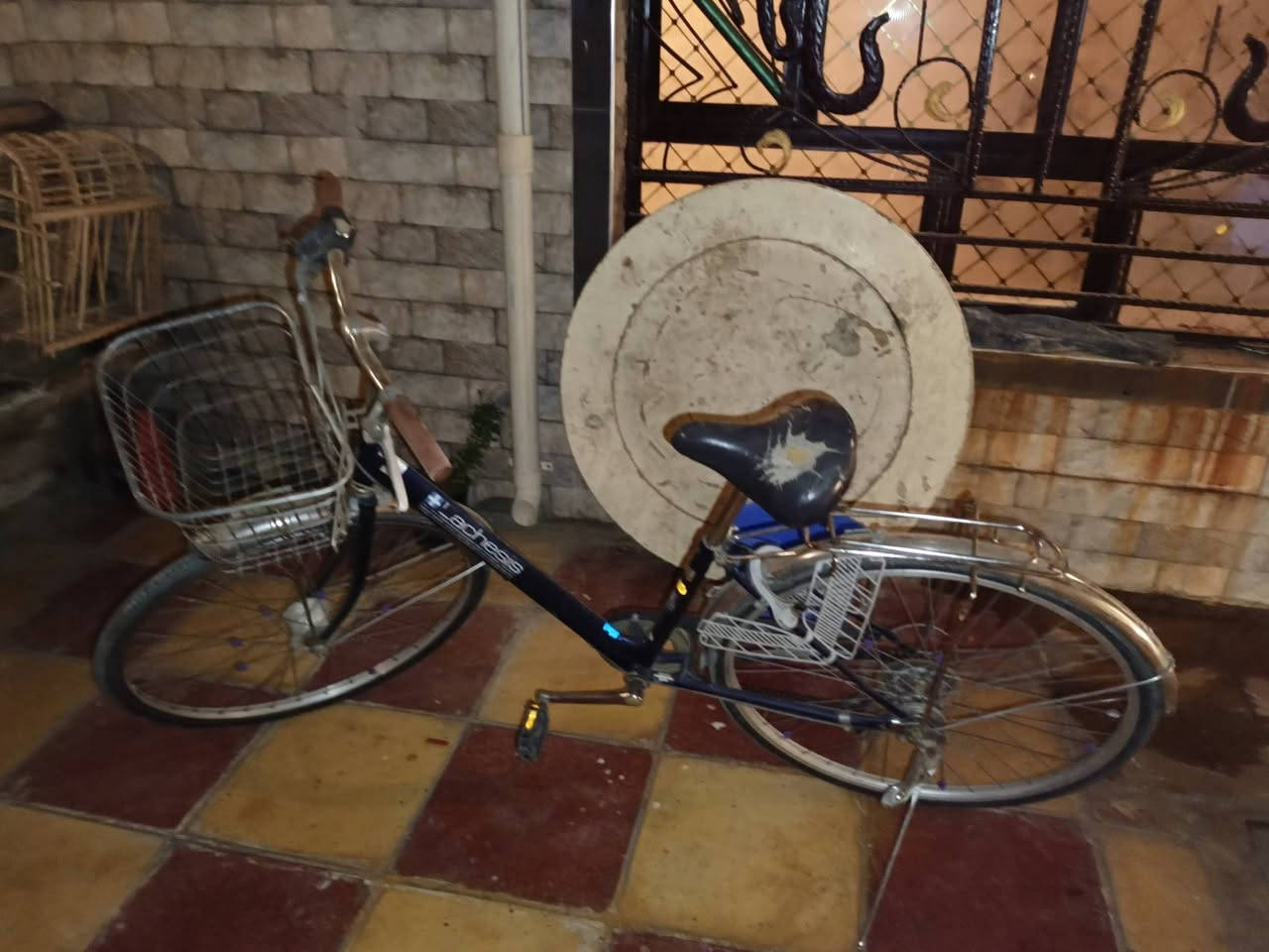 للبيع كل نقص مابي غير بس واير بريك والتاير الصوره بنجر


**إذا كنت صاحب هذا الإعلان وتريد حذفه لأي سبب، رجاءا أرسل رسالة إلى الدعم الفني**