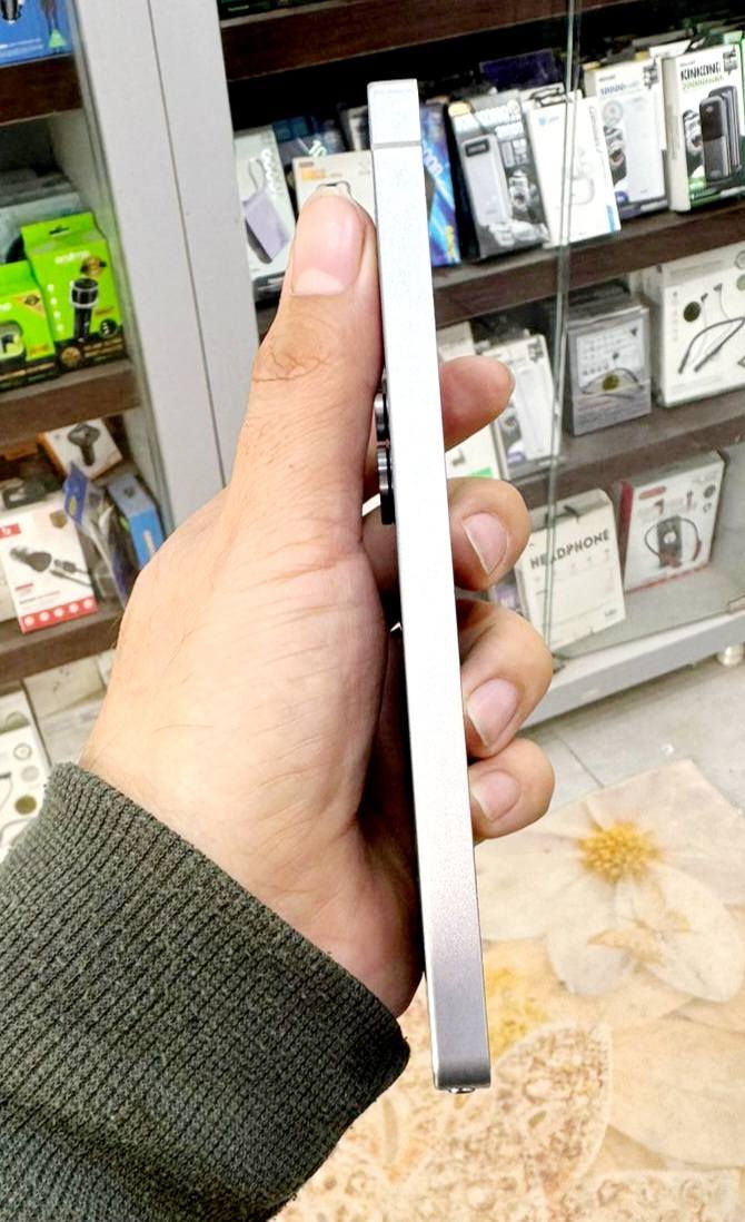 (((   ذاكرة 1 تيرا   )))
نضافة 100% 
بعده بالضمان 
لون مميز
جهاز نضيف حاله حال الجديد شخط ما بي مستخدم شي قليل 
دبل سيمكارت شرق اوسط
وياه شاحنة اصلية وكالة samsung 65w منفذين شحن
وكفر وكاله اخذتة ب٤٠ الف جديد غير مستخدم مصنوع من الخشب والالمنيوم
(السعر مليون و٤٠٠)
العنوان النجف المناذرة (ابوصخير)
***********
