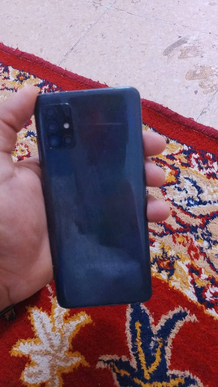 سلام عليكم تلفون البيع A51 نضافه فول  بصمه ما تشتغل   ألمو شراي الا تعبني  سعر ١٤٠ رقم تلفوني ***********

