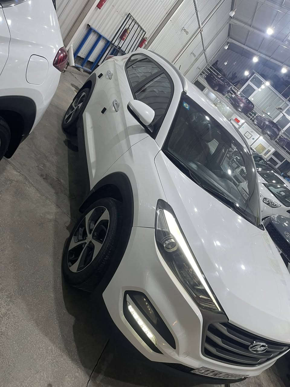 السلام عليكم
توسان موديل 2017 خليجي بيها بارد بالجاملغ الخلفي فقط والباقي مكفول من تبديل وصبغ كير محرك كفالة ماشيه 54 فقط رقم بغداد باسمي السعر 184
*********** 
مكان الاعظمية
