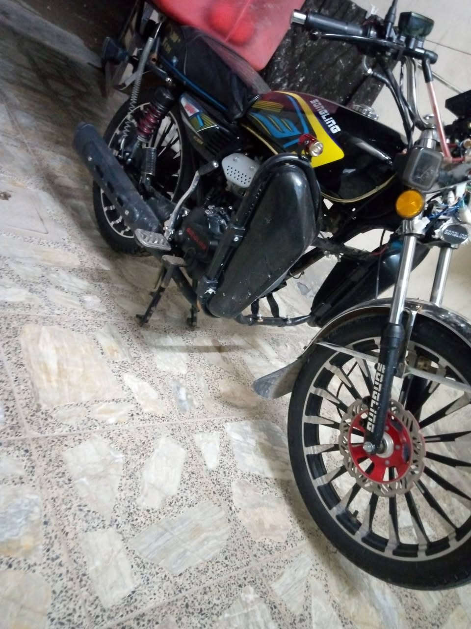 دراجة ايراني نظيفة زيرو للبيع
موديل 2026 
5گير 
السعر 850الف 
واذا اكو مراوس بدراجة نظيفة اراوس 
رقمي ***********
