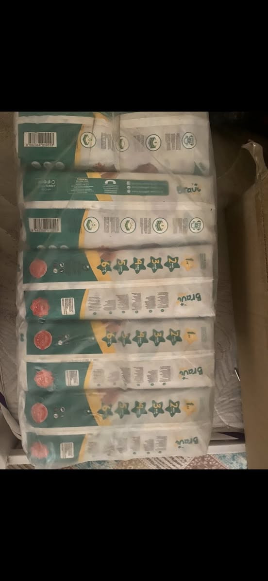 السلام عليكم اخوان حفاضات برافو رقم واحد فقط تركية المنشأ متوفر اربع درازن مثل ما موضح بالصورة سعر الدرزن عشرة الاف العنوان البوبيات للاتصال ***********
