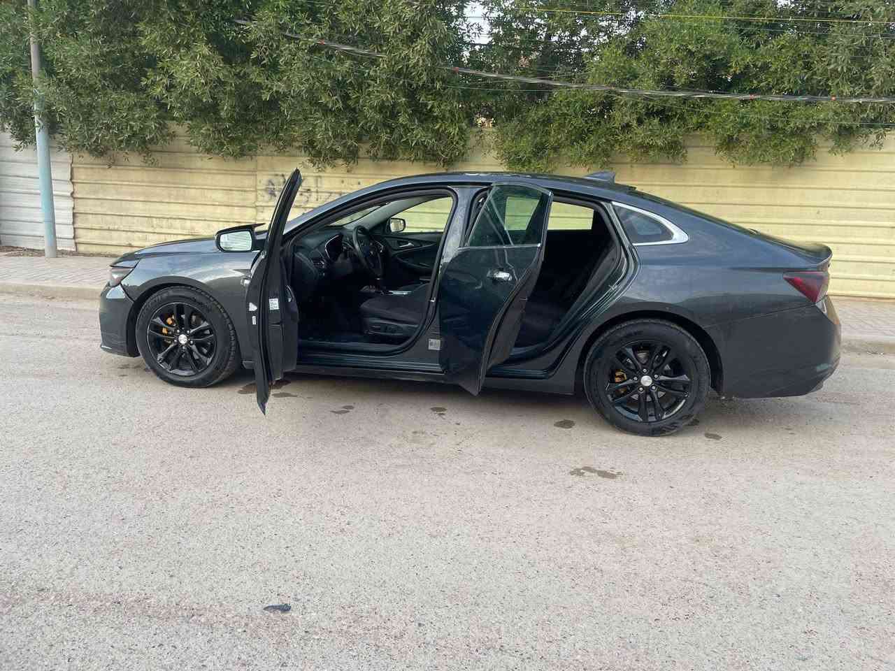 السلام عليكم 
للبيع ماليبو موديل 2018
محرك 1500تيربو 
مواصفات /Lt حساسات  كامرة دوارة  شاشة  بصمه  سائد بريك دواسة 
الكير at
,تخم تاير جديد
 حادثهه جزء من البنيد والجاملغ الأيمن 
تحتاج تبديل دعامية فقط 
***********
***********
السعر 107وبيهه مجال
