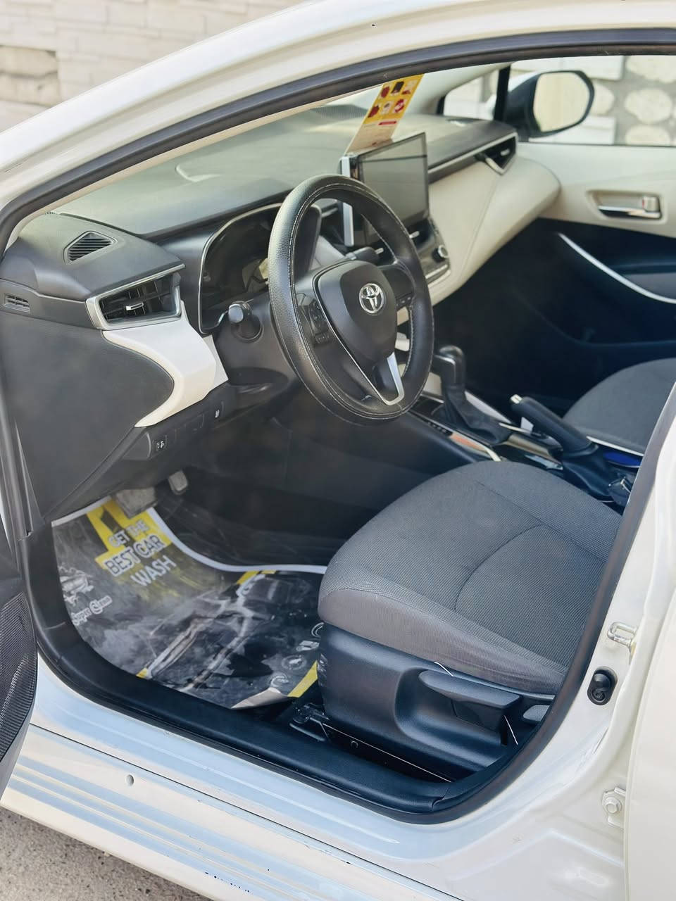 سلام عليكم
كورلا خليجي ياباني موديل 2022
فول لفول للاخير 
مري شفط 
فتحه 
بصمه 
ترحيب 
سياره بيه شكم ملاحظه 
العنوان بغداد الكرخ 
السعر 159 وبي مجال جداً بسيط
اللاستفسار اتصال عل هذه رقم 
***********
